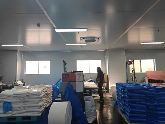 Capes jetables en plastique PE personnalisées, tabliers pour coiffeur, Salon de coiffure, coupe de cheveux